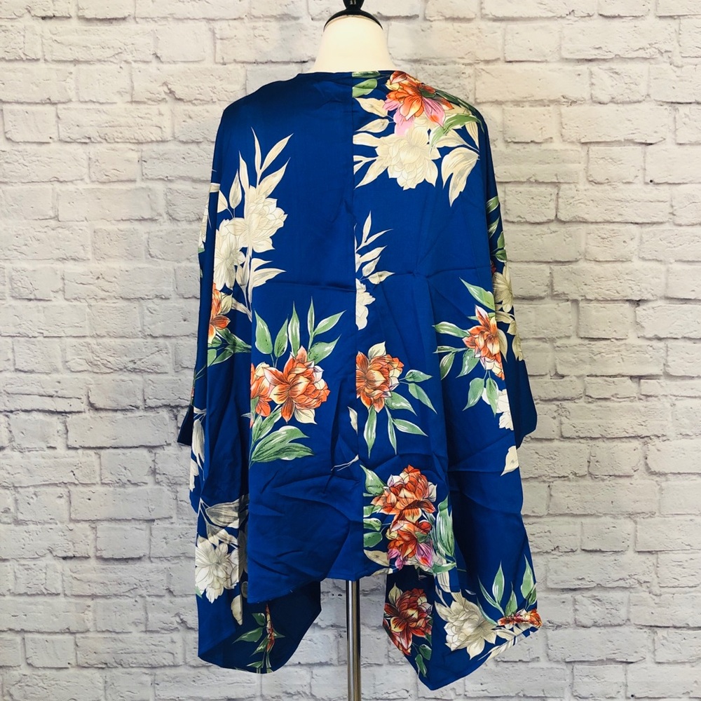 Umgee | Royal Blue Floral Kimono - Picture 4 of 6